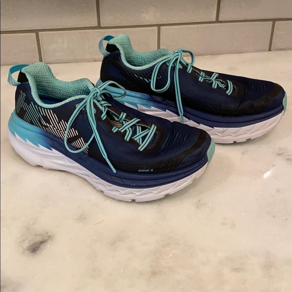 Gently worn Hoka tennis shoes!